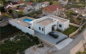 Amazing Home In Nin With Sauna